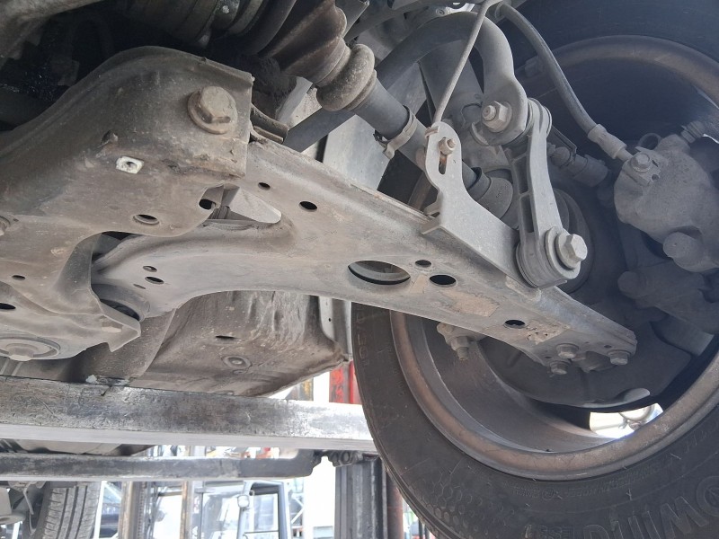 Recambio de brazo suspension inferior delantero izquierdo para audi a3 (8l1) 1.9 tdi referencia OEM IAM 1J0407151C  