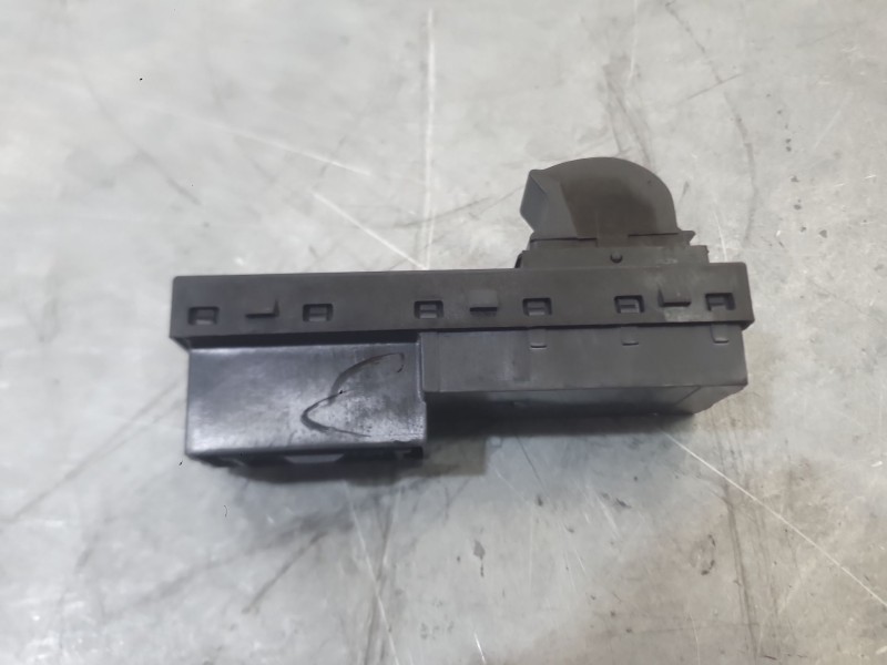 Recambio de mando elevalunas trasero derecho para fiat tipo sedán (356_, 357_) 1.4 (356sxa1b) referencia OEM IAM 735664630  