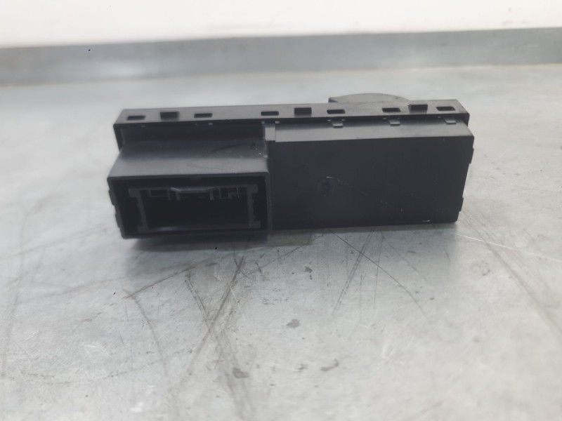 Recambio de mando elevalunas trasero derecho para fiat tipo sedán (356_, 357_) 1.4 (356sxa1b) referencia OEM IAM 735664630  