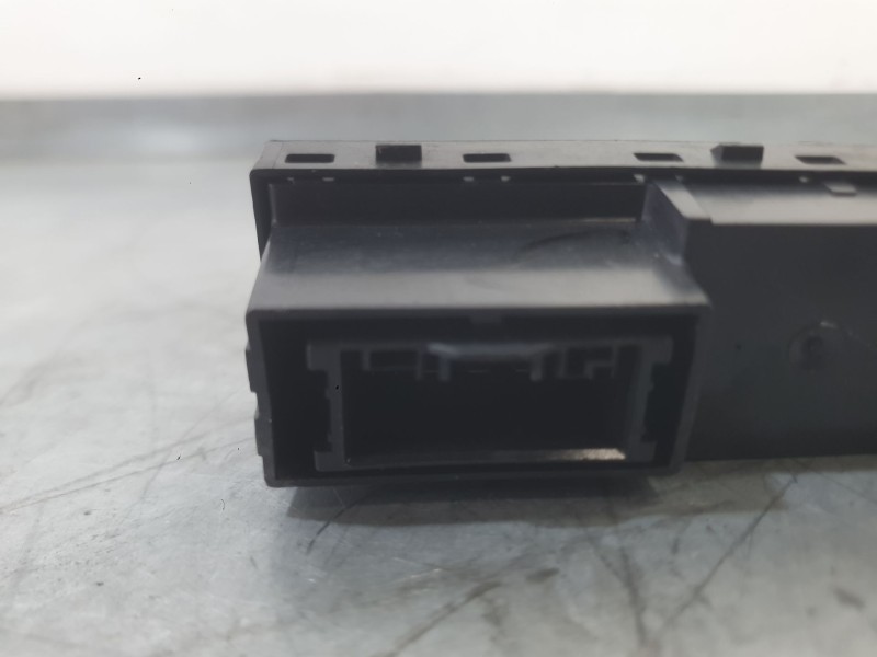 Recambio de mando elevalunas trasero derecho para fiat tipo sedán (356_, 357_) 1.4 (356sxa1b) referencia OEM IAM 735664630  