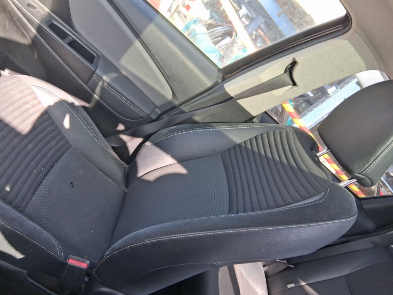 Recambio de asiento delantero derecho para toyota yaris (_p13_) 1.5 hybrid (nhp130_) referencia OEM IAM   