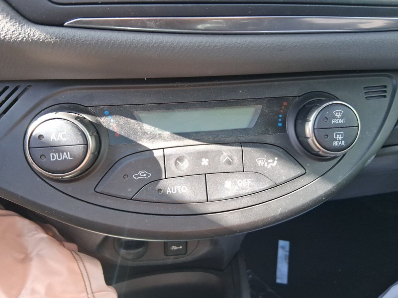 Recambio de mando climatizador para toyota yaris (_p13_) 1.5 hybrid (nhp130_) referencia OEM IAM 559000D780C1  