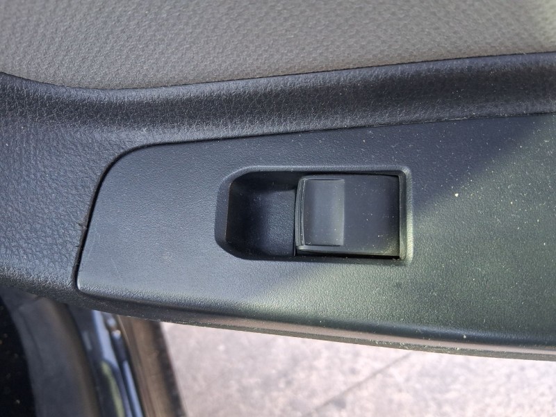 Recambio de mando elevalunas trasero derecho para toyota yaris (_p13_) 1.5 hybrid (nhp130_) referencia OEM IAM 848100D030  