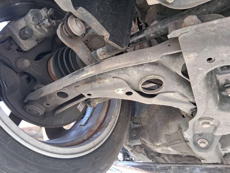 Recambio de brazo suspension inferior delantero derecho para toyota yaris (_p13_) 1.5 hybrid (nhp130_) referencia OEM IAM 480680