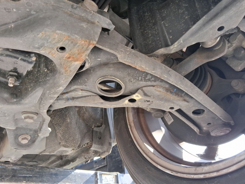 Recambio de brazo suspension inferior delantero izquierdo para toyota yaris (_p13_) 1.5 hybrid (nhp130_) referencia OEM IAM 4806