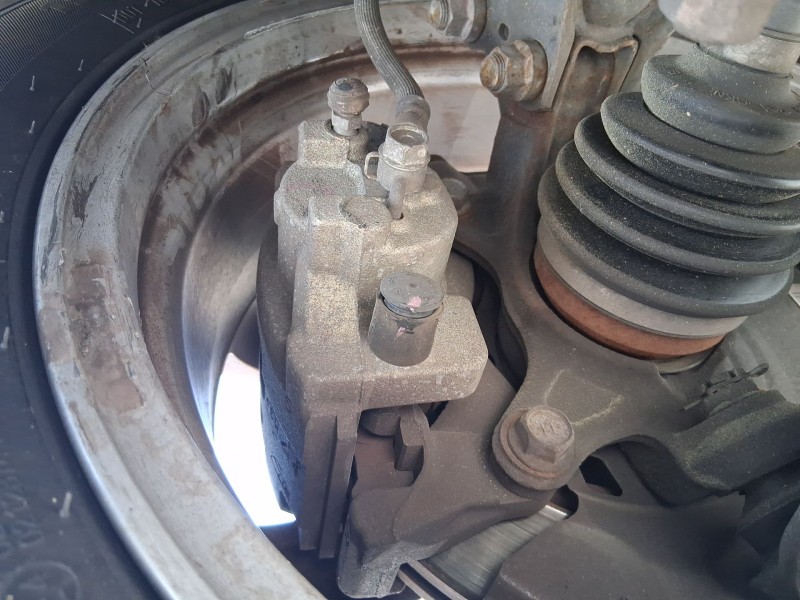 Recambio de pinza freno delantera derecha para toyota yaris (_p13_) 1.5 hybrid (nhp130_) referencia OEM IAM 477300D200  