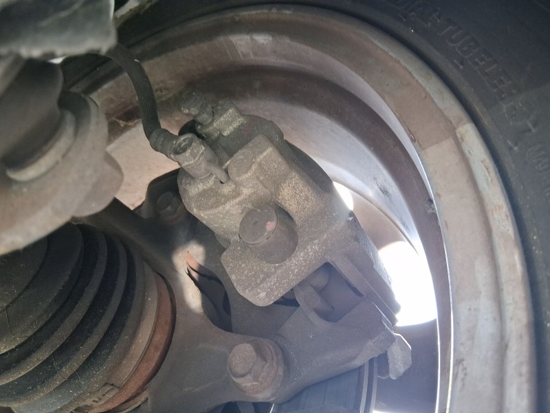 Recambio de pinza freno delantera izquierda para toyota yaris (_p13_) 1.5 hybrid (nhp130_) referencia OEM IAM 477500D200  