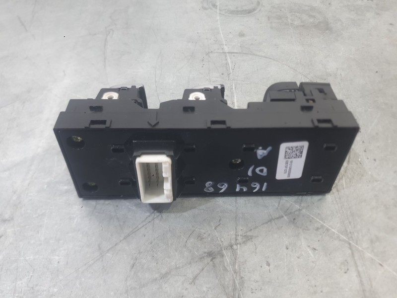 Recambio de mando elevalunas delantero izquierdo para kia sportage iv (ql, qle) 1.6 gdi referencia OEM IAM 93571F1000 C/ MANDO R