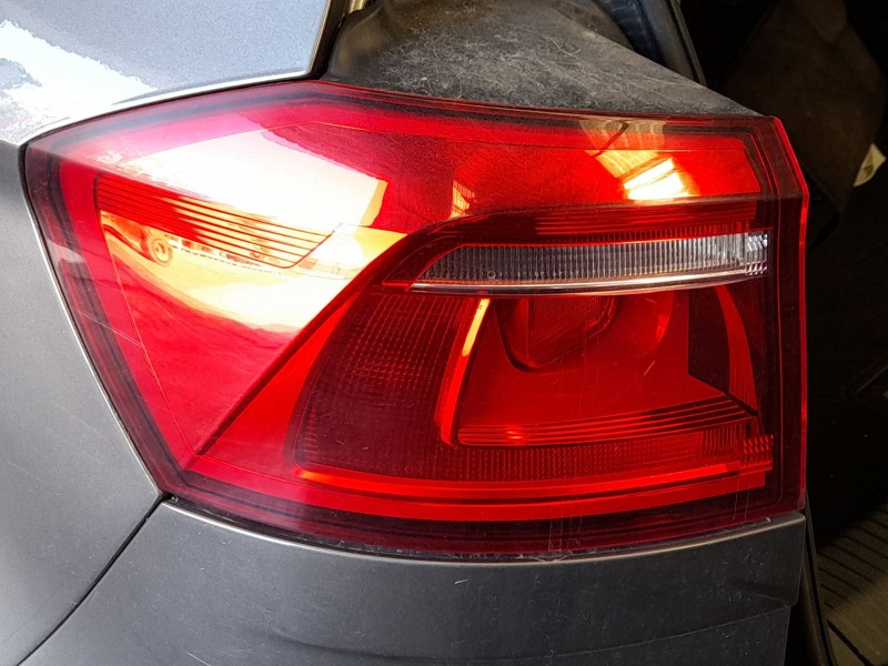 Recambio de piloto trasero izquierdo exterior para volkswagen golf sportsvan vii (am1, an1) 1.4 tsi referencia OEM IAM 510945095