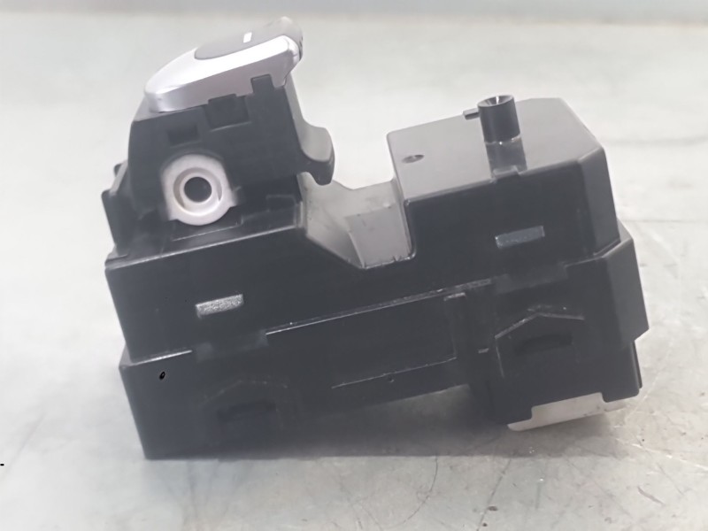 Recambio de mando elevalunas trasero izquierdo para kia sportage iv (ql, qle) 1.6 gdi referencia OEM IAM 93581D9100  