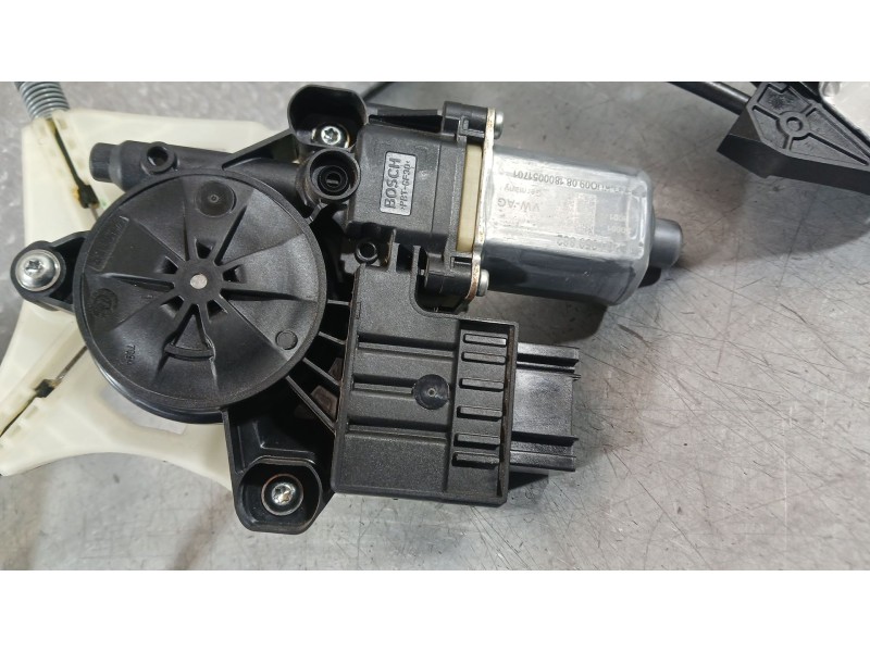 Recambio de elevalunas delantero derecho para volkswagen polo vi (aw1, bz1, ae1) 1.0 referencia OEM IAM 2G4837462D  