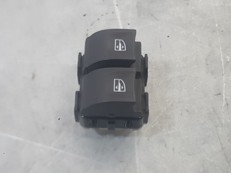 Recambio de mando elevalunas delantero izquierdo para dacia sandero ii (b8_) 1.0 sce 75 (b8jc, b8jd) referencia OEM IAM 25411258