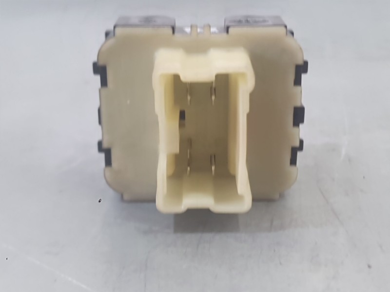 Recambio de mando elevalunas delantero izquierdo para dacia sandero ii (b8_) 1.0 sce 75 (b8jc, b8jd) referencia OEM IAM 25411258
