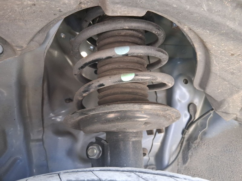 Recambio de amortiguador delantero izquierdo para toyota yaris (_p13_) 1.5 (nsp131_) referencia OEM IAM 48520K0080  