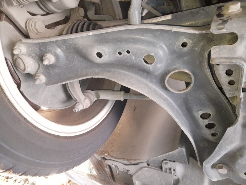Recambio de brazo suspension inferior delantero derecho para volkswagen golf sportsvan vii (am1, an1) 1.4 tsi referencia OEM IAM
