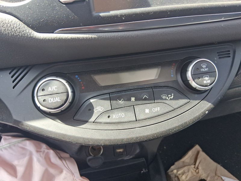 Recambio de mando climatizador para toyota yaris (_p13_) 1.5 (nsp131_) referencia OEM IAM 559000D780C1  
