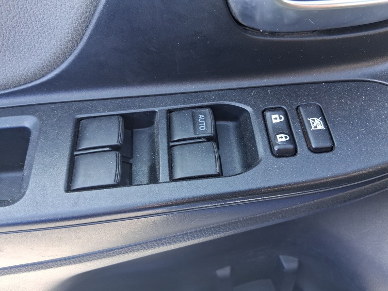 Recambio de mando elevalunas delantero izquierdo para toyota yaris (_p13_) 1.5 (nsp131_) referencia OEM IAM 84040K0030  