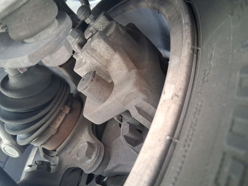 Recambio de pinza freno delantera izquierda para toyota yaris (_p13_) 1.5 (nsp131_) referencia OEM IAM 47750K0030  