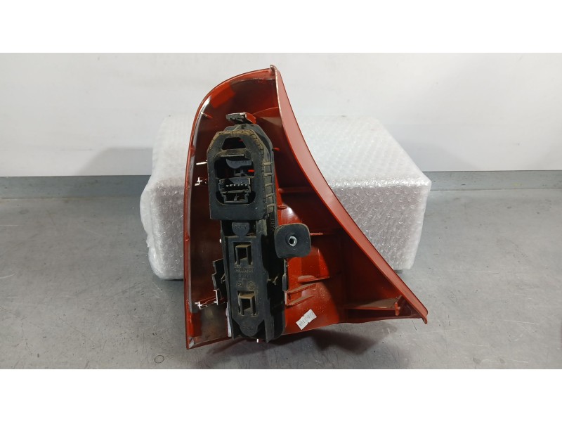 Recambio de piloto trasero derecho para renault clio ii (bb_, cb_) 1.2 (bb0a, bb0f, bb10, bb1k, bb28, bb2d, bb2h, cb0a,... refer