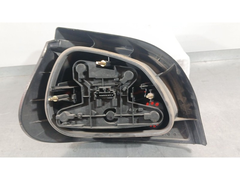 Recambio de piloto trasero derecho para renault megane i (ba0/1_) 1.4 e (ba0e, ba0v) referencia OEM IAM 7701040646  