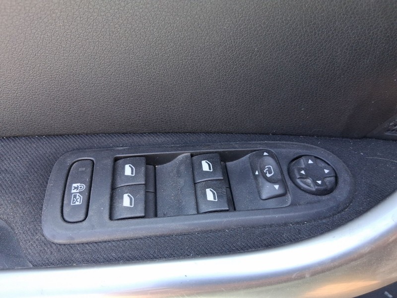 Recambio de mando elevalunas delantero izquierdo para peugeot 308 i (4a_, 4c_) 1.6 hdi referencia OEM IAM 649028  