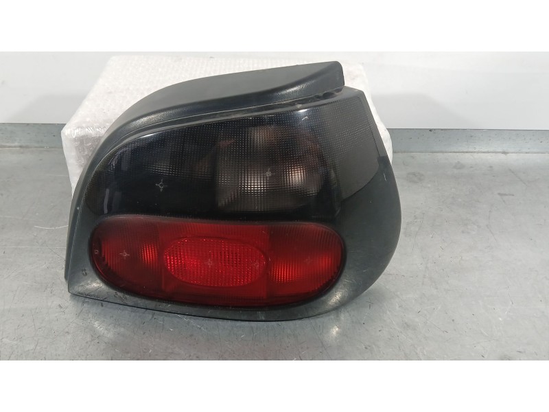 Recambio de piloto trasero derecho para renault megane i (ba0/1_) 1.4 e (ba0e, ba0v) referencia OEM IAM 7701040646 ROZADO 