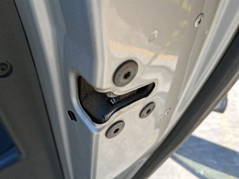 Recambio de cerradura puerta trasera derecha para renault megane iii hatchback (bz0/1_, b3_) 1.5 dci referencia OEM IAM 82502000