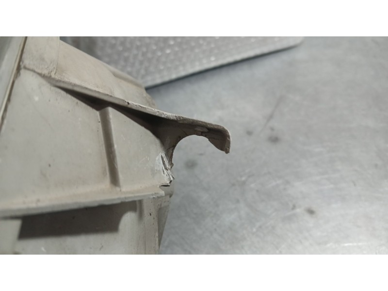 Recambio de faro derecho para hyundai h-1 / starex autobús (a1) 2.5 d referencia OEM IAM 921024A000  