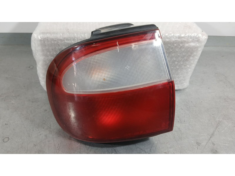 Recambio de piloto trasero izquierdo exterior para hyundai h-1 / starex autobús (a1) 2.5 d referencia OEM IAM 924014A010  