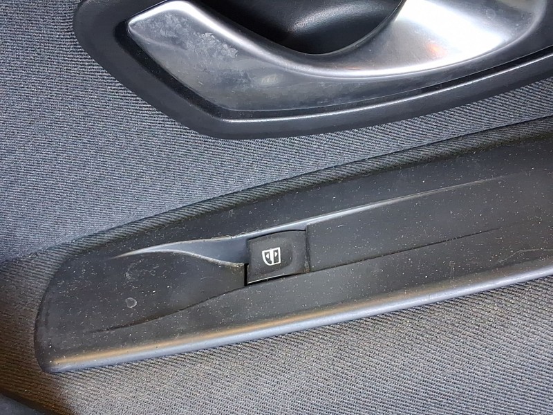 Recambio de mando elevalunas delantero derecho para renault megane iii hatchback (bz0/1_, b3_) 1.5 dci referencia OEM IAM 809600