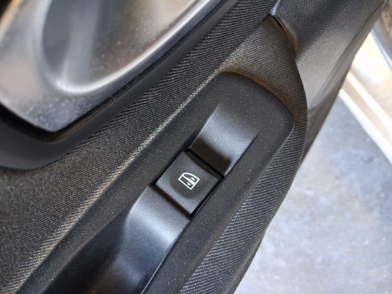 Recambio de mando elevalunas trasero izquierdo para renault megane iii hatchback (bz0/1_, b3_) 1.5 dci referencia OEM IAM 254010