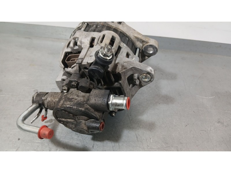 Recambio de alternador para hyundai h-1 / starex autobús (a1) 2.5 d referencia OEM IAM 3730042455  