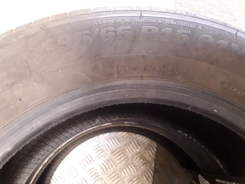 Recambio de neumatico pareja para neumaticos reutilizados - referencia OEM IAM 195651591V KUMHO 195/65/15/91V