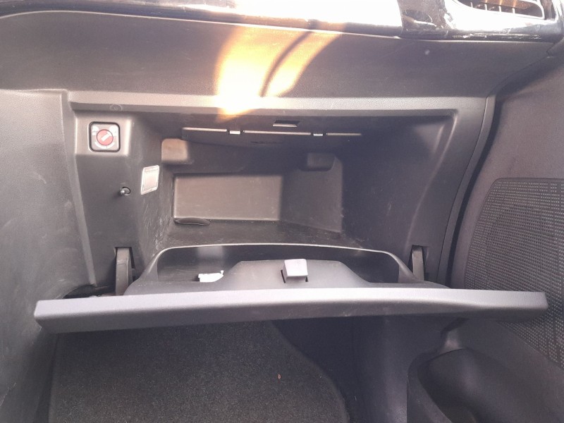 Recambio de guantera para citroën c3 ii (sc_) 1.0 vti 68 referencia OEM IAM 825212  