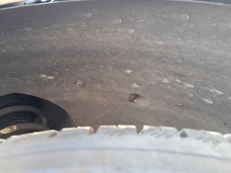 Recambio de plastico pase rueda del. izq. para citroën c3 ii (sc_) 1.0 vti 68 referencia OEM IAM 7136KC  