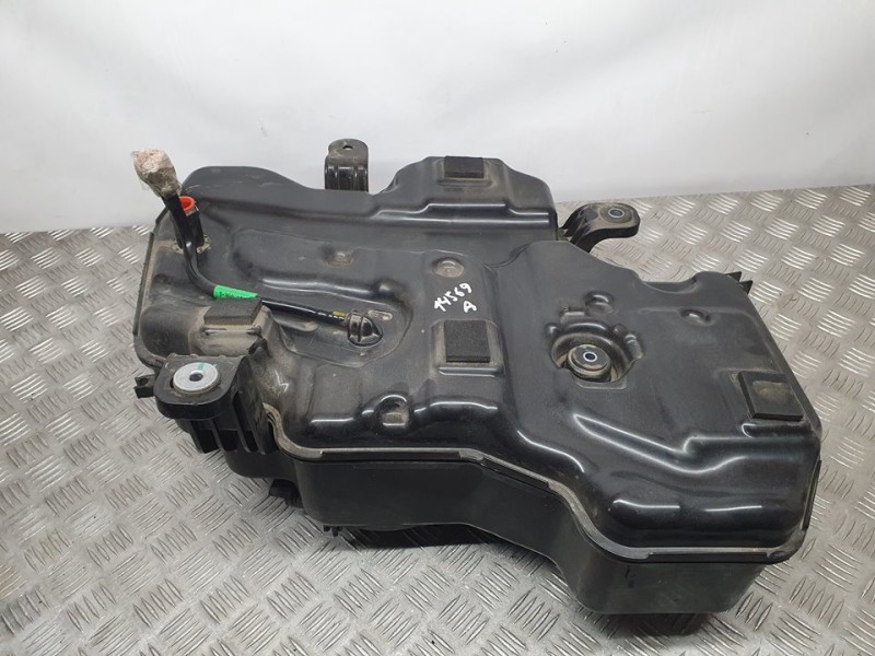 Recambio de deposito adblue para bmw serie 1 lim. (f40) 118d referencia OEM IAM 739929016  