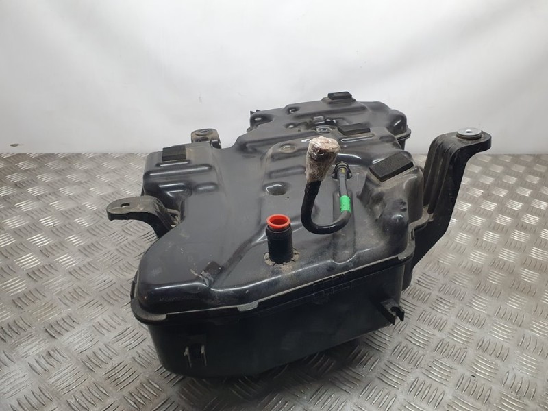 Recambio de deposito adblue para bmw serie 1 lim. (f40) 118d referencia OEM IAM 739929016  