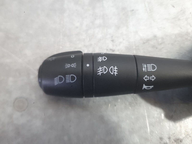 Recambio de mando intermitentes para dacia sandero ii (b8_) 1.5 dci referencia OEM IAM 255401301R  8201168008