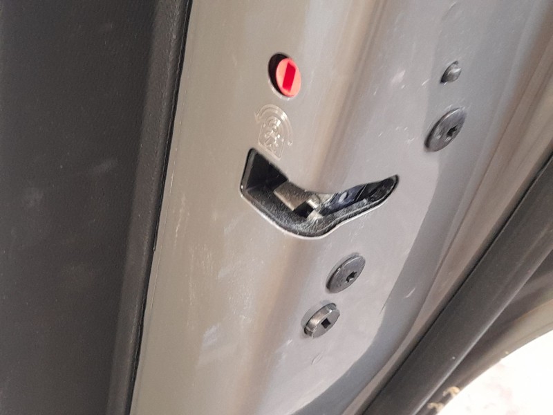 Recambio de cerradura puerta trasera derecha para peugeot 2008 ii (ud_, us_, uy_, uj_, ur_, uc_) 1.2 puretech 130 referencia OEM