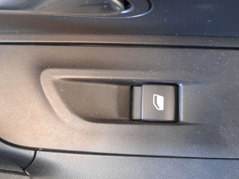 Recambio de mando elevalunas delantero derecho para peugeot 2008 ii (ud_, us_, uy_, uj_, ur_, uc_) 1.2 puretech 130 referencia O