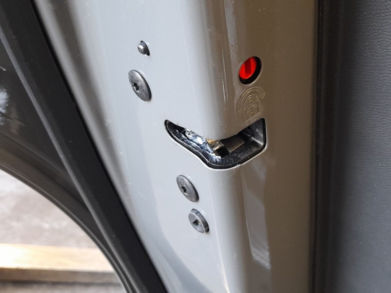 Recambio de cerradura puerta trasera izquierda para peugeot 2008 ii (ud_, us_, uy_, uj_, ur_, uc_) 1.2 puretech 130 referencia O