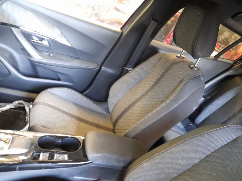 Recambio de asiento delantero derecho para peugeot 2008 ii (ud_, us_, uy_, uj_, ur_, uc_) 1.2 puretech 130 referencia OEM IAM  C