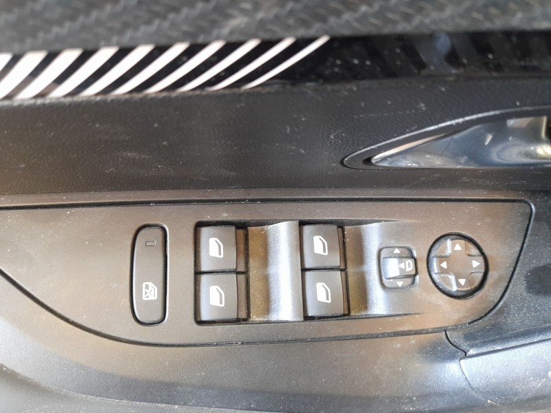 Recambio de mando elevalunas delantero izquierdo para peugeot 2008 ii (ud_, us_, uy_, uj_, ur_, uc_) 1.2 puretech 130 referencia