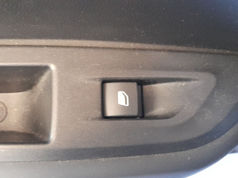 Recambio de mando elevalunas trasero izquierdo para peugeot 2008 ii (ud_, us_, uy_, uj_, ur_, uc_) 1.2 puretech 130 referencia O