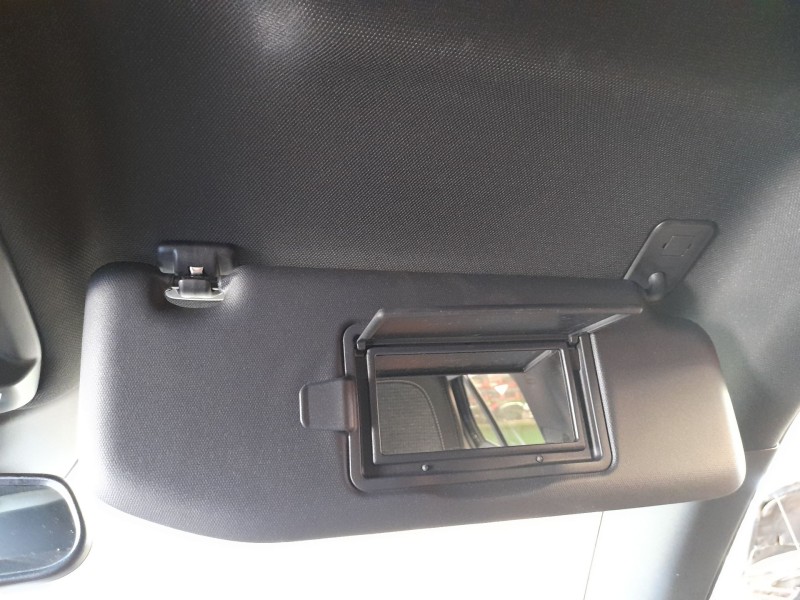 Recambio de parasol derecho para peugeot 2008 ii (ud_, us_, uy_, uj_, ur_, uc_) 1.2 puretech 130 referencia OEM IAM 98100807ZD  