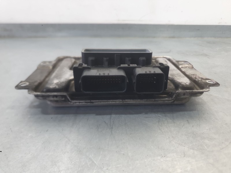 Recambio de centralita motor uce para chrysler 300c (lx, le) 3.0 crd referencia OEM IAM 04692230AI  