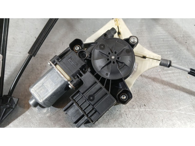 Recambio de elevalunas delantero izquierdo para volkswagen polo vi (aw1, bz1, ae1) 1.0 referencia OEM IAM 2G4837461D  