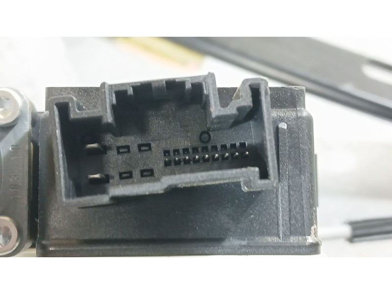 Recambio de elevalunas delantero izquierdo para volkswagen polo vi (aw1, bz1, ae1) 1.0 referencia OEM IAM 2G4837461D  