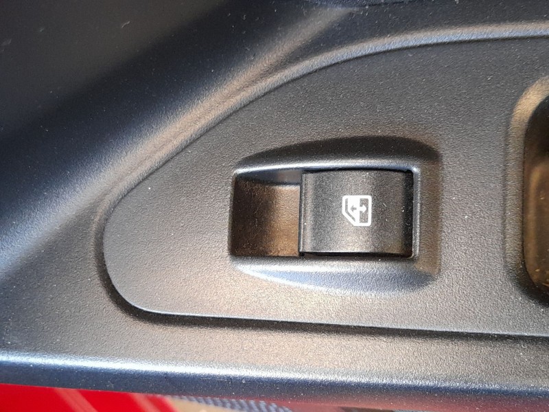 Recambio de mando elevalunas delantero derecho para fiat tipo station wagon (356_, 357_) 1.3 d (356wxh1a) referencia OEM IAM 735