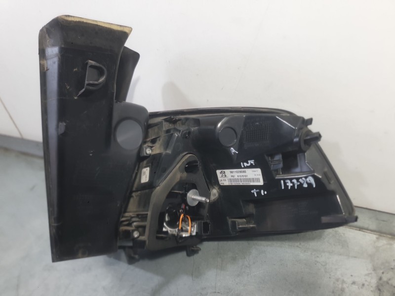 Recambio de piloto trasero izquierdo exterior para peugeot 5008 ii (mc_, mj_, mr_, m4_) 1.6 bluehdi 120 referencia OEM IAM 98110